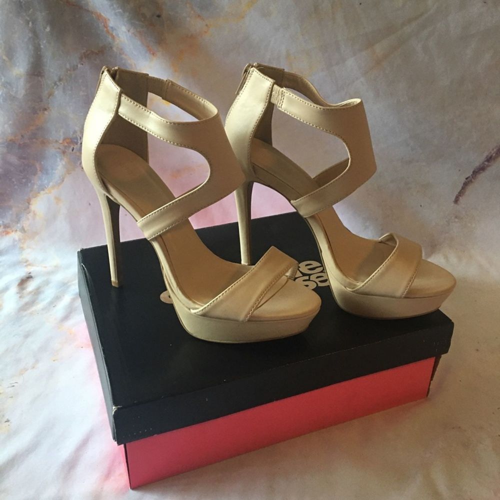 New in Box! Charlotte Russe Cream Heels
